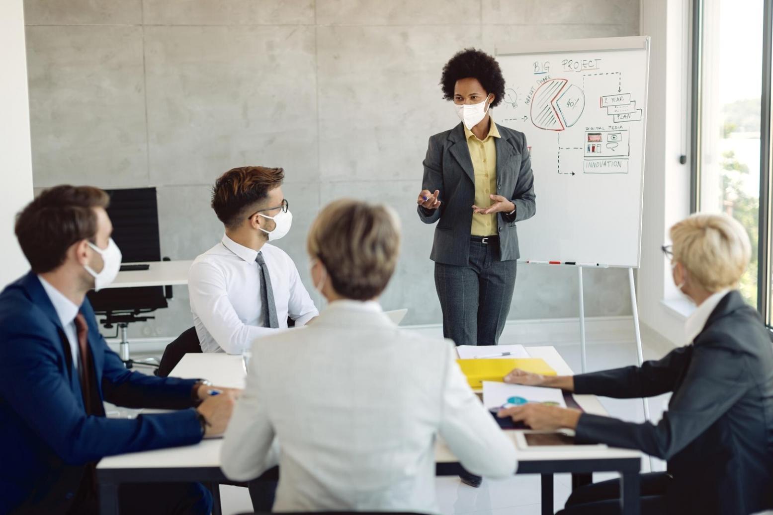 Session de formation feronathivex - Groupe de participants analysant des stratégies d'investissement
